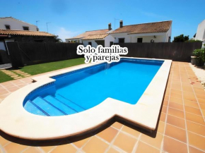 Chalet con piscina compartida, jardín privado y cerca de Cala Puntalejo, Conil de la Frontera - ES-180-3